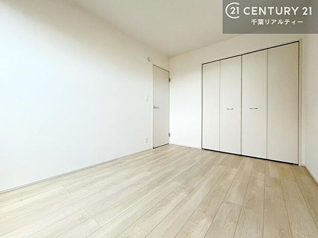 全居室に収納スペースが完備されているため荷物をしっかりしまえてお部屋をスッキリきれいに保つことができます