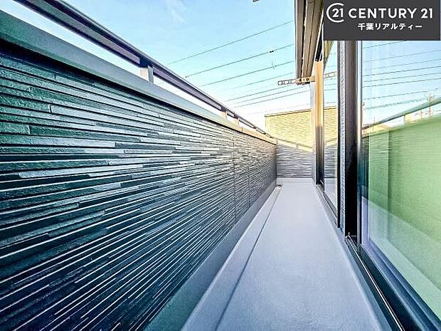 陽当たり良好なバルコニーです！晴れた日には青い空を見渡せる開放的な時間を楽しめます。