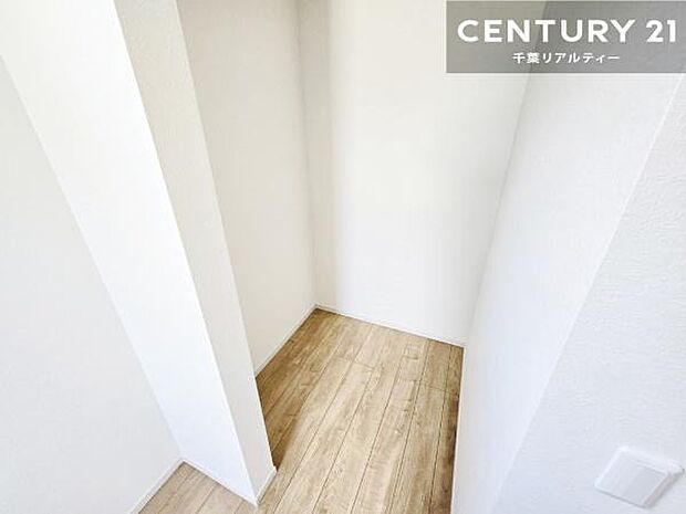 各居室収納付き！急なお客様が来客しても散らかったお部屋をサッと片付けられます！お部屋のスペースが生まれゆとりあるお部屋を演出することが出来ます！