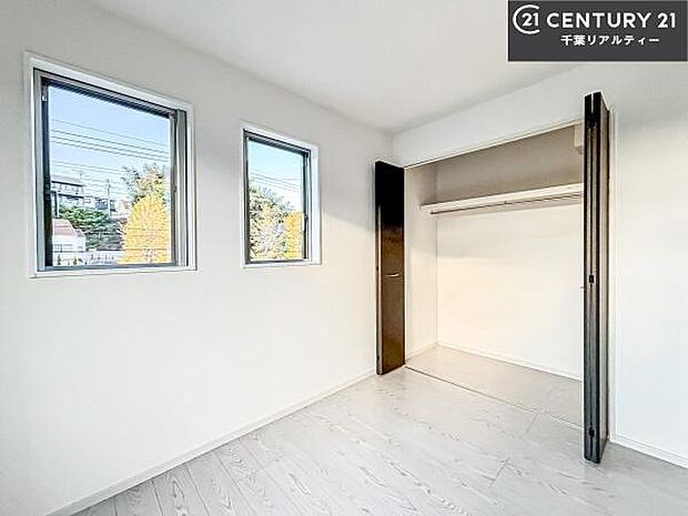 シンプルにデザインされているため、家具を選びません!お気に入りの家具を置いてくつろげる空間を作ることができます。