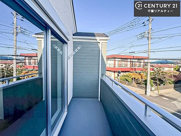 陽当たり良好なバルコニーです!晴れた日には青い空を見渡せる開放的な時間を楽しめます。