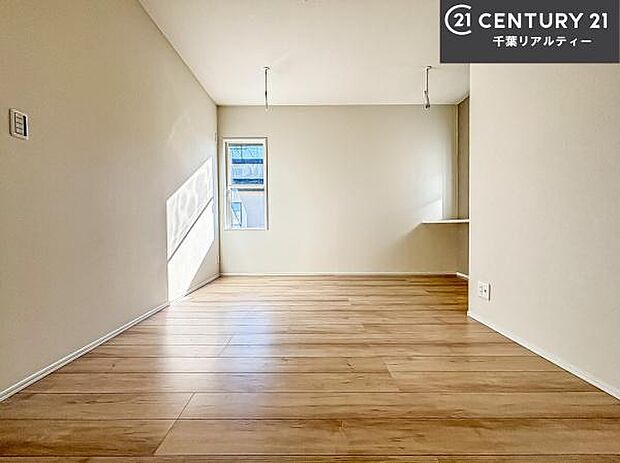 シンプルにデザインされているため、家具を選びません!お気に入りの家具を置いてくつろげる空間を作ることができます。