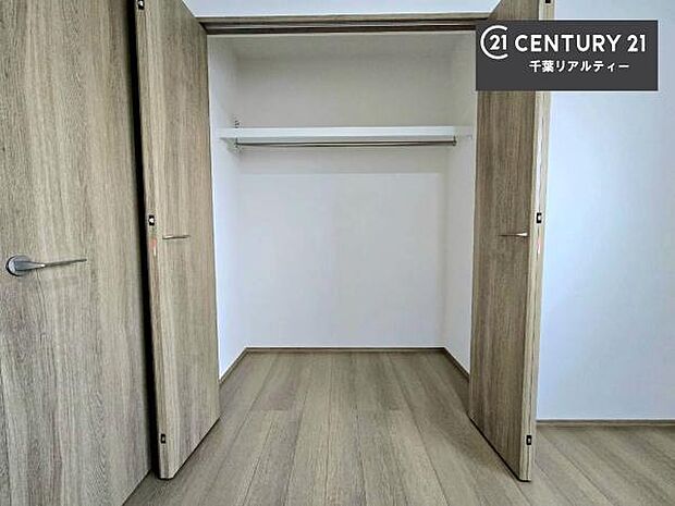 各居室収納付き!急なお客様が来客しても散らかったお部屋をサッと片付けられます!お部屋のスペースが生まれゆとりあるお部屋を演出することが出来ます!