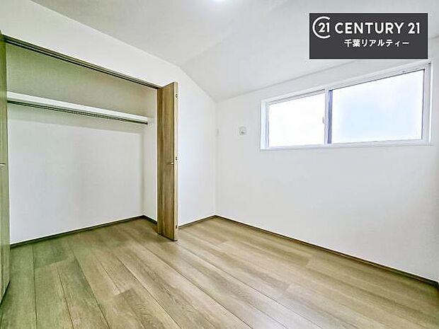 シンプルにデザインされているため、家具を選びません!お気に入りの家具を置いてくつろげる空間を作ることができます。