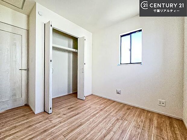 シンプルにデザインされているため、家具を選びません!お気に入りの家具を置いてくつろげる空間を作ることができます。