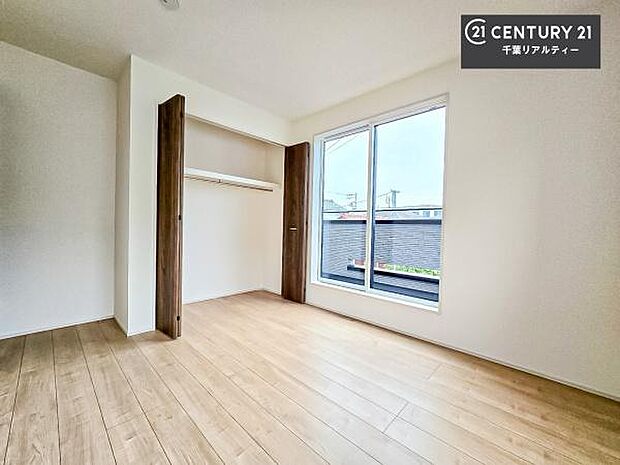 シンプルにデザインされているため、家具を選びません!お気に入りの家具を置いてくつろげる空間を作ることができます。