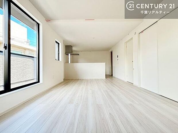 陽当たりや風通しの良さを活かした2階リビング。外からの視線も気にならず、開放感たっぷりの空間で家族の時間をゆったり過ごせます。