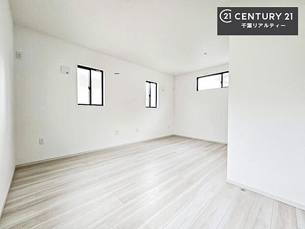 洋室は子供部屋や寝室、色々と用途多彩に利用できますね。収納力もたっぷりなので、広々気持ちよく過ごすことができます。