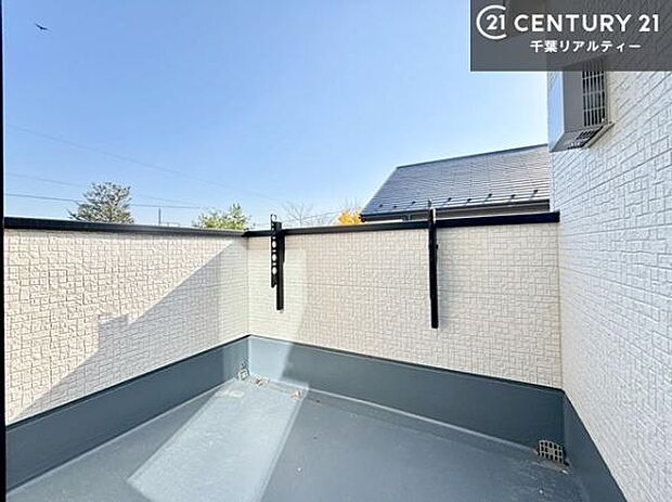 陽当たり良好なバルコニーです!晴れた日には青い空を見渡せる開放的な時間を楽しめます。