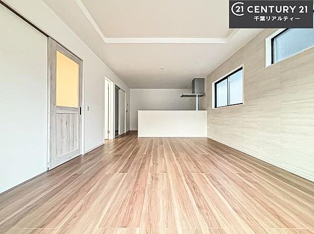 広々ダイニングスペース!ゆったりお食事。笑い声響く楽しい時間が過ごせます。日々の疲れも癒されます!