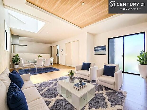 家具はCGパースです。開放感のある広々LDK!ソファーやダイニングテーブルを置いても窮屈にならないので快適に過ごせます!コミュニケーションが取りやすいリビングです!