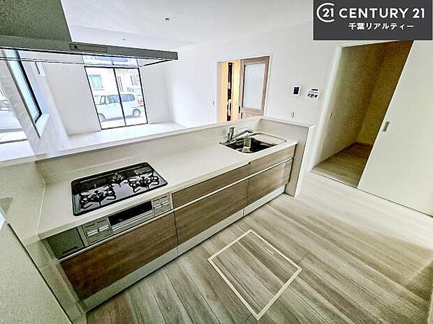 収納スペースが豊富で、調理スペースがスッキリと片付きひろ〜く活用できます!快適に作業ができます!毎日の料理が捗ります!