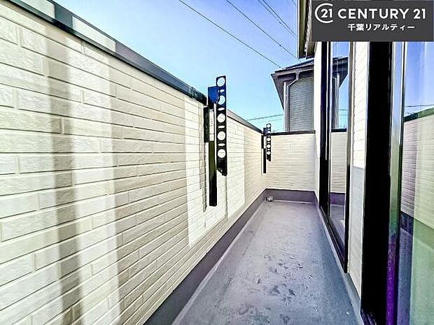 陽当たり良好なバルコニーです!晴れた日には青い空を見渡せる開放的な時間を楽しめます。