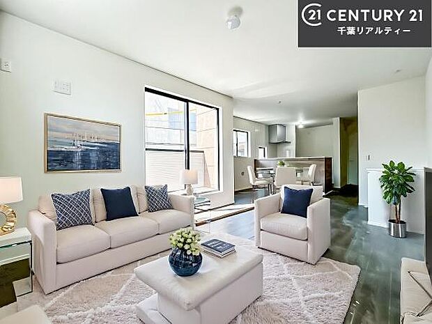 家具はCGパースです。心地良いリビングは家族が自然と集まります。家族団欒の時間が増えそうです。ご家族と、より一層充実した時間を過ごせそうですね。明るく開放的な空間です。