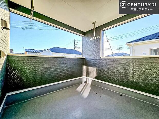 陽当たり良好なバルコニーです!晴れた日には青い空を見渡せる開放的な時間を楽しめます。