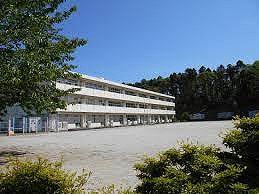 八街市立八街北小学校まで1200m