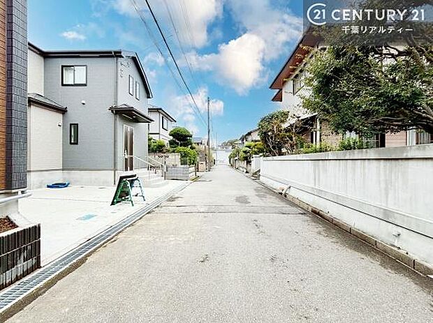 周辺環境や、お客様のご希望に合った物件も一緒にご案内を致します。住宅ローンアドバイザーによるご相談も承ります。当社はお問い合わせに即対応します!お待たせしません!