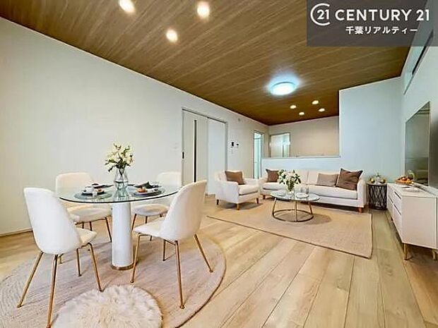 家具はCGパースです。大切な家族が集まるからこそLDKにはこだわりたい。子供たちが元気に笑いながら走り回っている姿を見た時が「広い家にして良かった」と思う瞬間です。