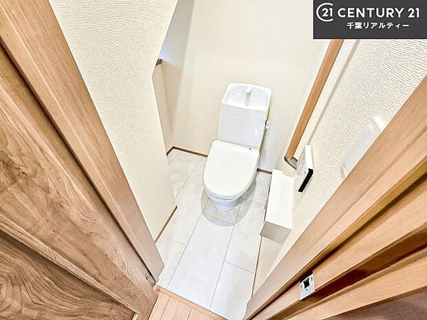 温水洗浄便座につき、冬場は便座が暖かくできるので冷たい便座に座らずに済む嬉しい仕様です!