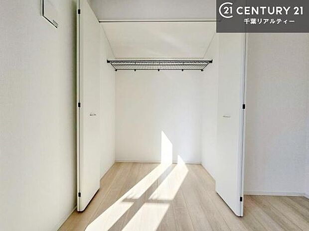 住空間をすっきり使うためには必須ポイントの収納スペースですよね。是非現地でご確認ください！