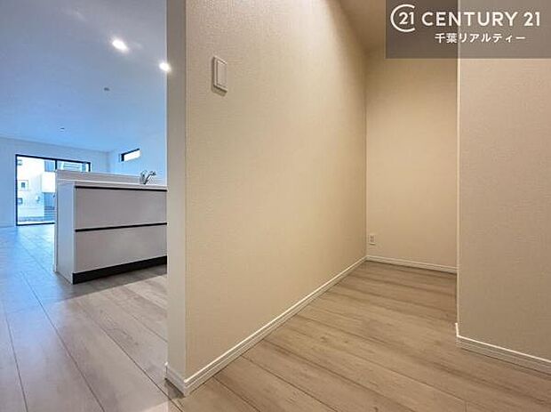 パントリー付き！手を止めず取り出しが出来る作業がしやすい快適な動線です！手際よく料理が作れて毎日捗りそうですね！