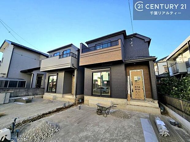 現在建築中。完成後は明るく開放的なリビングや最新設備のキッチンなど快適な空間が広がります。未完成だからこそ“新しい暮らし”への期待が高まる住まい。今しか見られない建築中の様子も必見です。