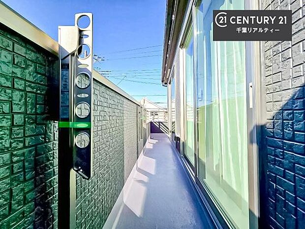 陽当たり良好なバルコニーです！晴れた日には青い空を見渡せる開放的な時間を楽しめます。