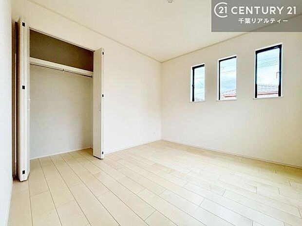 シンプルにデザインされているため、家具を選びません！お気に入りの家具を置いてくつろげる空間を作ることができます。