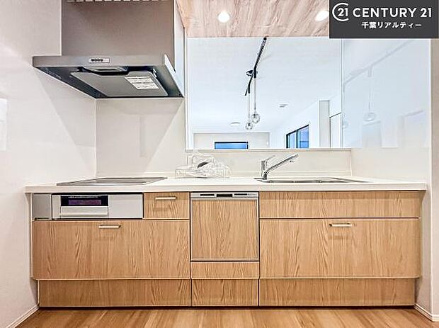 収納スペースが豊富で、調理スペースがスッキリと片付きひろ〜く活用できます！快適に作業ができます！毎日の料理が捗ります！