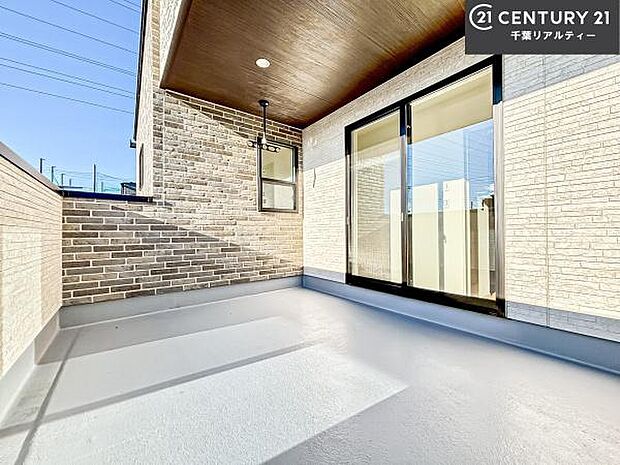 陽当たり良好なバルコニーです！晴れた日には青い空を見渡せる開放的な時間を楽しめます。