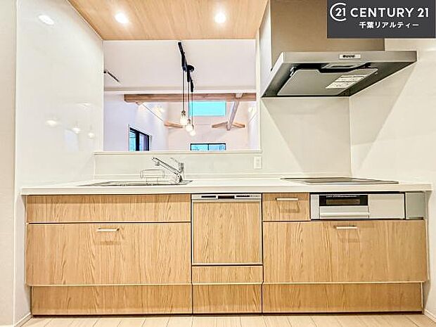 収納スペースが豊富で、調理スペースがスッキリと片付きひろ〜く活用できます！快適に作業ができます！毎日の料理が捗ります！