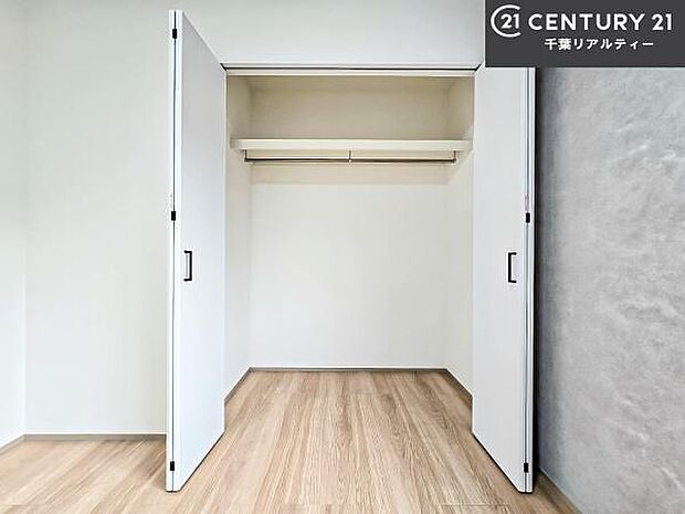 各居室収納付き！急なお客様が来客しても散らかったお部屋をサッと片付けられます！お部屋のスペースが生まれゆとりあるお部屋を演出することが出来ます！