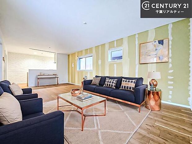 家具はCGパースです。心地良いリビングは家族が自然と集まります。家族団欒の時間が増えそうです。ご家族と、より一層充実した時間を過ごせそうですね。明るく開放的な空間です。