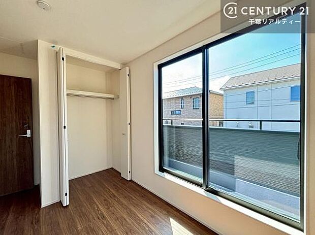 シンプルにデザインされているため、家具を選びません！お気に入りの家具を置いてくつろげる空間を作ることができます。