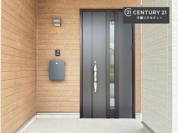 郵便ポスト一体型の宅配ボックス付きで不在時でも荷物が受け取れてとっても便利！家にいなきゃいけないストレス回避！再配達の手間が省けます！