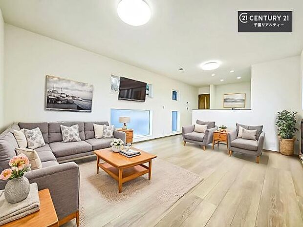 家具はCGパースです。大切な家族が集まるからこそLDKにはこだわりたい。リフォームで生まれ変わった美邸で新しい生活はいかがですか！