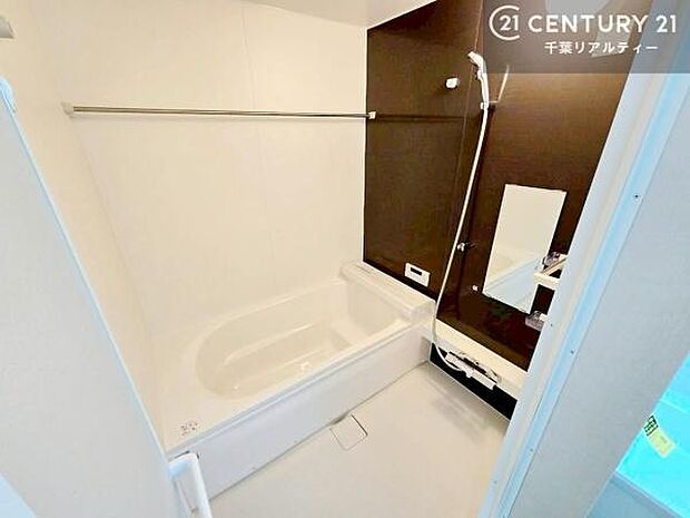 1日の疲れをしっかりと癒してくれる浴室です。おうちの素敵なリラクゼーション場所です!