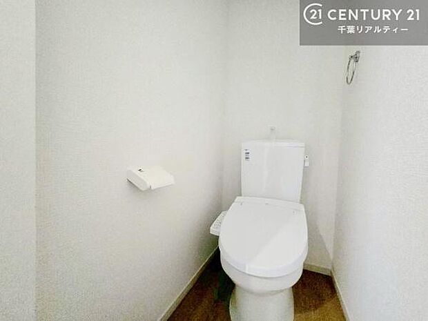 温水洗浄便座につき、冬場は便座が暖かくできるので冷たい便座に座らずに済む嬉しい仕様です！