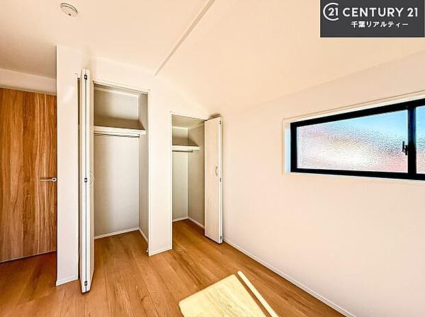 住空間をすっきり使うためには必須ポイントの収納スペースですよね。是非現地でご確認ください！