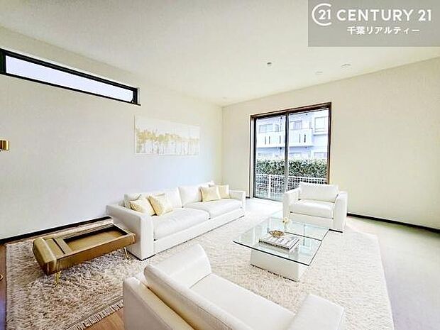 家具は、CGパースです。大切な家族が集まるからこそLDKにはこだわりたい。子供たちが元気に笑いながら走り回っている姿を見た時が「広い家にして良かった」と思う瞬間です。