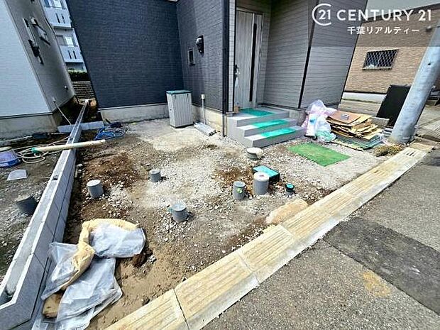 カースペース付きなのでマイカーをお持ちの方も安心ですね！ぜひ現地にてお確かめくださいませ！