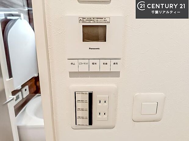 浴室乾燥や暖房が付いている魅力的な仕様です！冬場はヒートショックの予防にも使えます。雨の日でもお洗濯物が乾かせるので、洗濯物をため込みにくい！