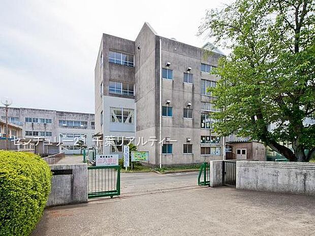 四街道市立八木原小学校まで2400m