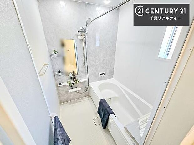 1日の疲れをしっかりと癒してくれる浴室です。おうちの素敵なリラクゼーション場所ですね。