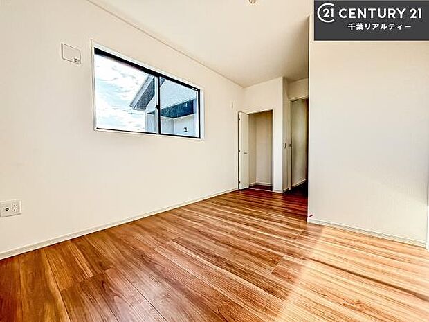 シンプルにデザインされているため、家具を選びません！お気に入りの家具を置いてくつろげる空間を作ることができます。