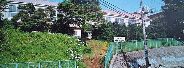 千葉市立稲毛中学校まで600m