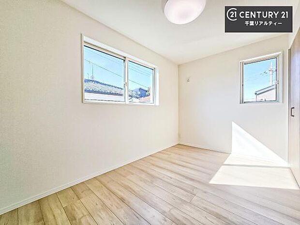 シンプルにデザインされているため、家具を選びません！お気に入りの家具を置いてくつろげる空間を作ることができます。