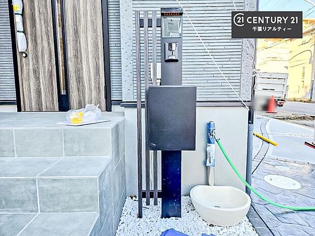 郵便ポスト付きで不在時でも荷物が受け取れてとっても便利！家にいなきゃいけないストレス回避！再配達の手間が省けます！