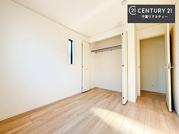 シンプルにデザインされているため、家具を選びません！お気に入りの家具を置いてくつろげる空間を作ることができます。