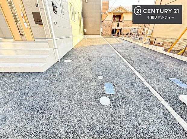 カースペース付きなのでマイカーをお持ちの方も安心ですね！ぜひ現地にてお確かめくださいませ！